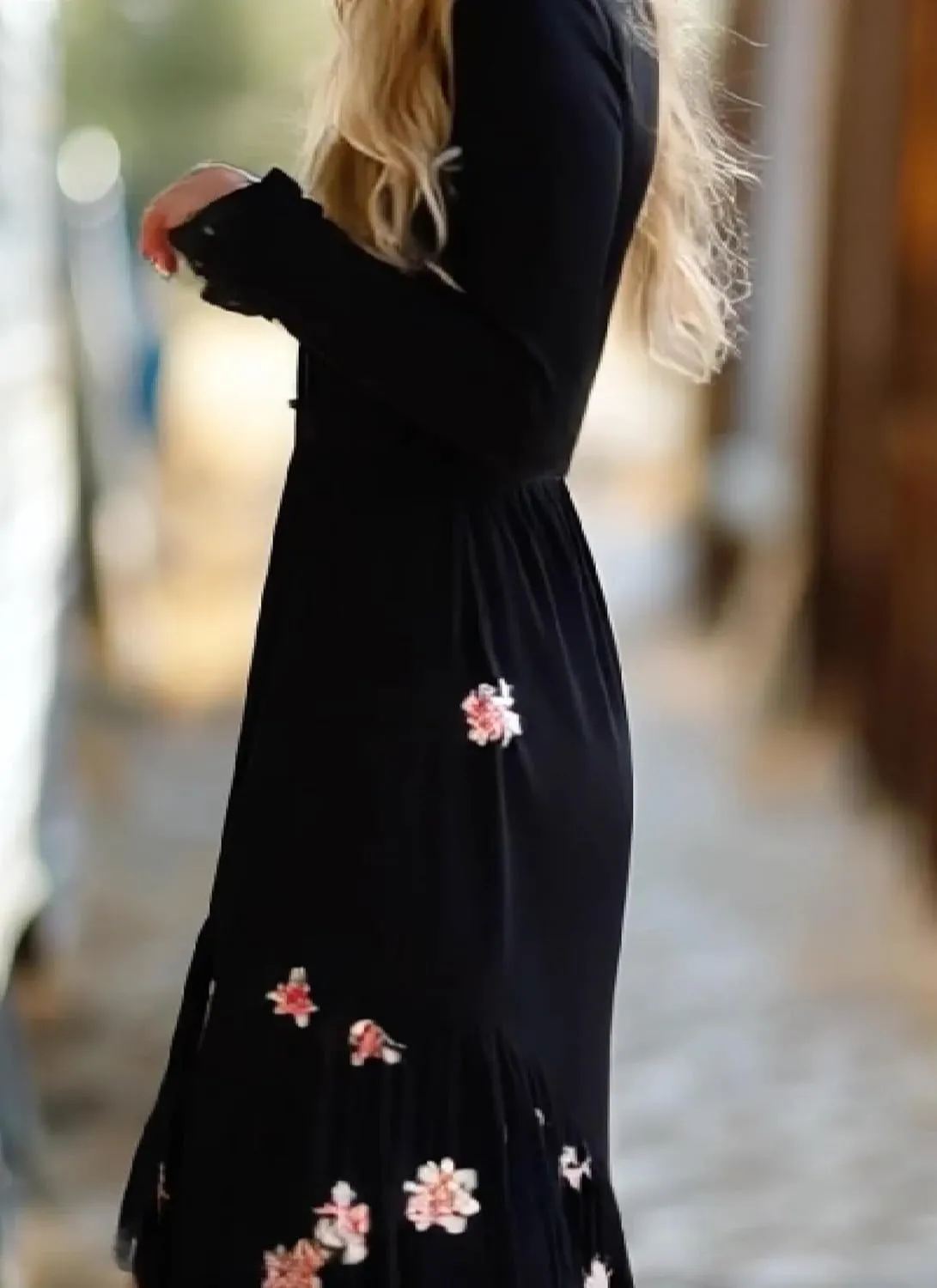 Women's Spring Floral Boho Maxi Dress Casual Pleated Long Sleeve Dresses Flowy V Neck Garden Party Outfits with Button